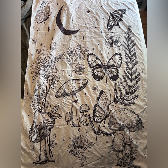 artsy mushroom & butterfly tapestry ! - Picture 1 of 1